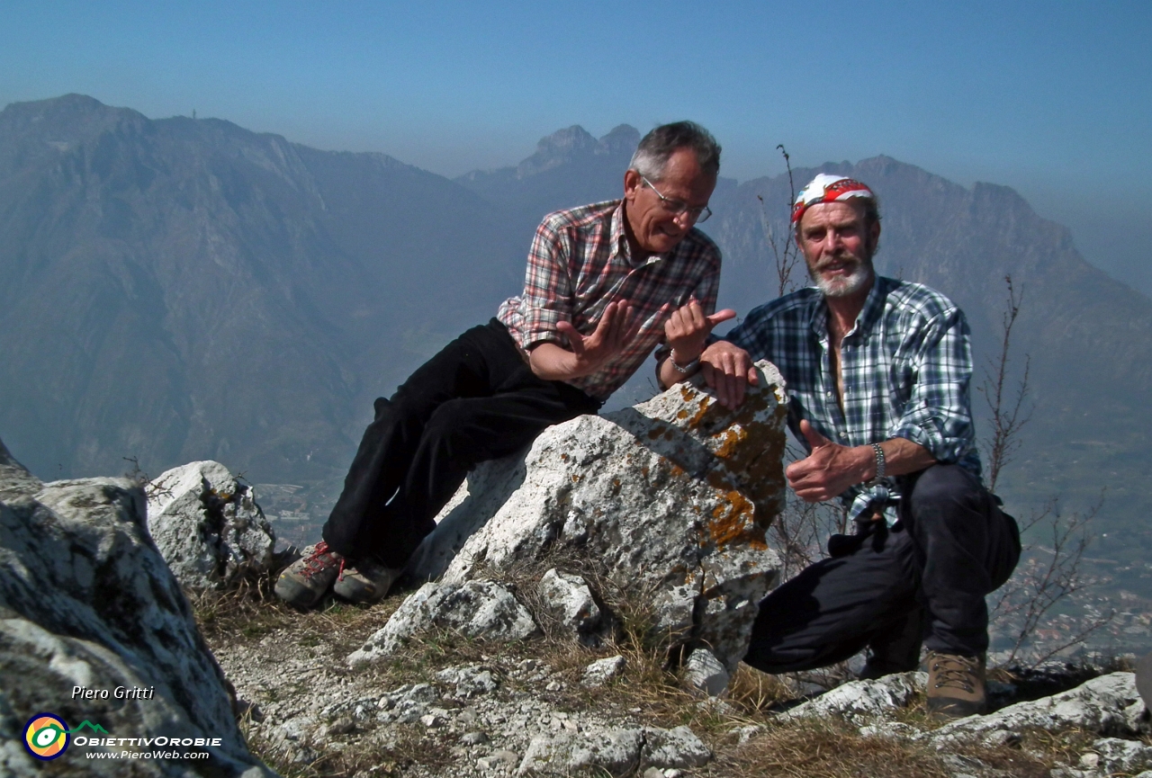 55 Pasquale e Piero con i Corni di Canzo da sfondo....JPG